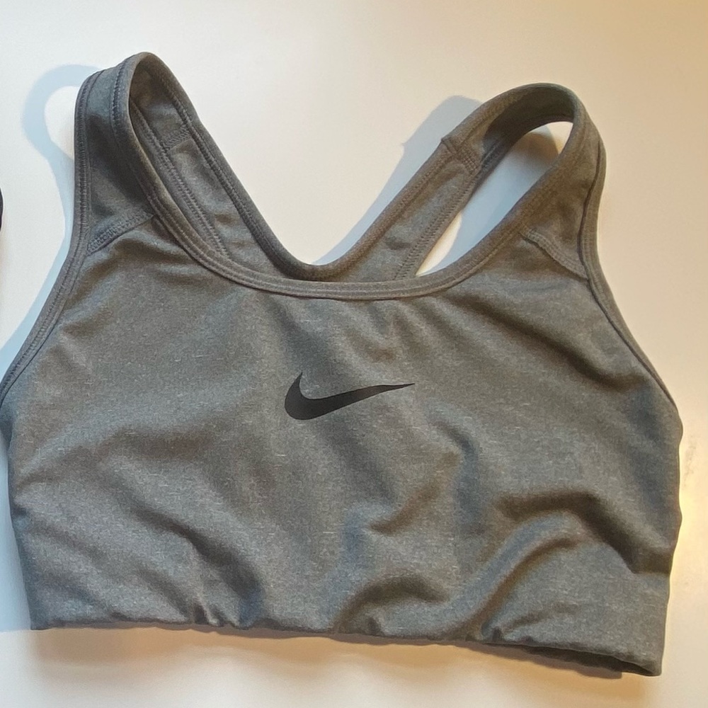 XS Nike Women’s Gray Sports Bra (low support)